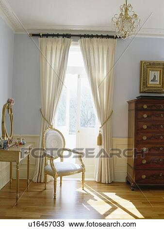 Stockfoto fløde, gardiner, hos, fransk vindue, ind, pastel, blå ...