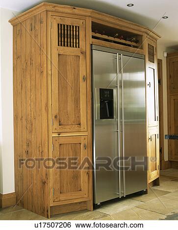 Groß, rostfreiem stahl, american-style, fridge-freezer, gebaut, in ... Groß, rostfreiem stahl, american-style, fridge-freezer, gebaut, in ...