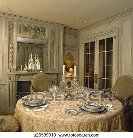 banque de photo orn plasterwork miroir au dessus chemine dans ple gris lambriss salle manger placer montages sur tissu soie - Miroir De Salle Manger banque de photo orn plasterwork miroir au dessus chemine dans ple gris lambriss salle manger placer montages sur tissu soie - Miroir De Salle Manger