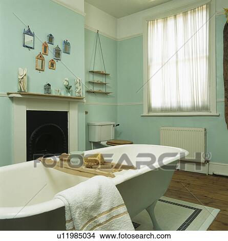 Picture - Rolltop bath in small turquoise bathroom. Fotosearch