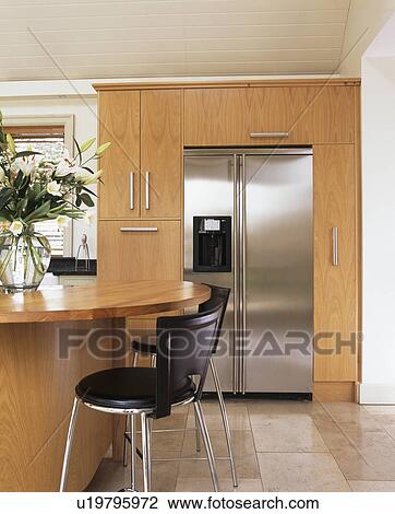 Stockfoto sort, stol, hos, chrome, ben, hos, morgenm frelser, ind ... Soveværelse på 7m2