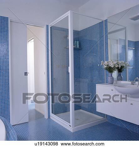 Vetro Doccia Gabinetto Con Blu Pavimentato Swallzs In