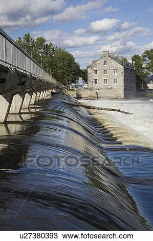 Passerelle Et Flux Eau Contrôle Portes Sur Les From Mille Iles Rivière Et Les Nouveau Moulin Sur Ild From Moulins Site Historique