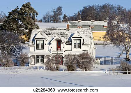 Casa Blanca En El Invierno Nieve Isla Principe Eduardo Canada Coleccion De Foto U Fotosearch