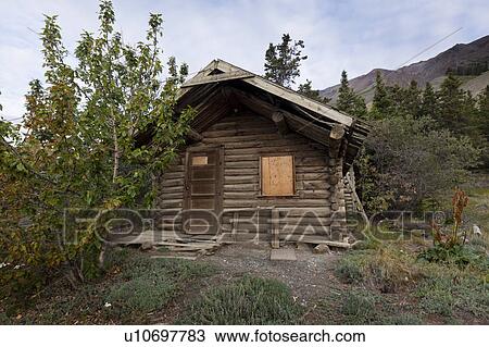 Old Abandoned Log Cabin At The Base Of Tachal Dhal Sheep Mountain