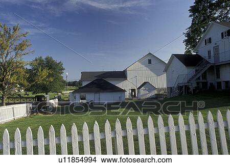 Picture -  amish, Amish country, Lancaster County, farm, Pennsylvania, Pennsylvania Dutch Country, The Amish Village in Strasburg in the state of Pennsylvania. . Fotosearch