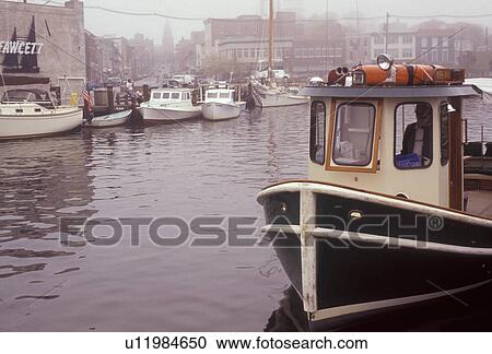 Stock Image -  Annapolis, Maryland, Chesapeake Bay, Miss Anne Cruise Boat dock at City Dock in the harbor of Annapolis in the state of Maryland.. Fotosearch