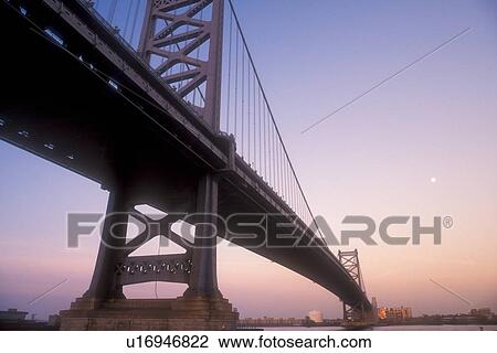 Stock Image -  bridge, Philadelphia, Pennsylvania, The Benjamin Franklin Bridge spans across the Delaware River, New Jersey/Pennsylvania.. Fotosearch