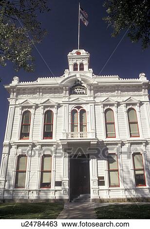 Stock Image -  Bridgeport, California, Courthouse in Bridgeport in the foothills of the Sierra Nevada in the state of California . Fotosearch