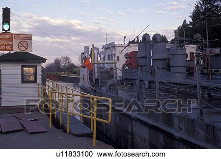 canal, lock, New York, A barge enters Lock #21 on the Erie Canal in Rome in the state of New York. View Large Photo Image Stock Image - canal, lock, New York, A barge enters Lock #21 on the Erie Canal in Rome in the state of New York.. Fotosearch