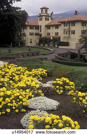 Columbia River Gorge, Columbia River, Hood River, Oregon, The Historical Columbia Gorge Hotel in Hood River in the state of Oregon. View Large Photo Image Stock Photo - Columbia River Gorge, Columbia River, Hood River, Oregon, The Historical Columbia Gorge Hotel in Hood River in the state of Oregon. . Fotosearch