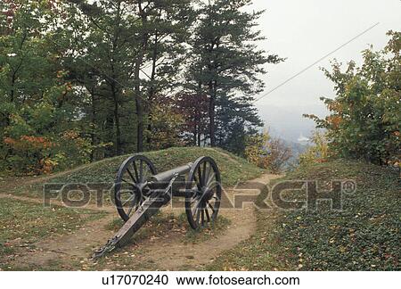 Stock Image -  Cumberland Gap, cannon, Cumberland Gap National Historical Park, Virginia, Kentucky, Cannon at Pinnacle Overlook at Fort McCook in Cumberland Gap Nat'l Historical Park in the states of Virginia and Kentucky.. Fotosearch