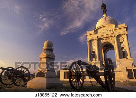 Stock Image -  Gettysburg, battery, battlefield, Gettysburg Military Park, Pennsylvania, Pennsylvania Memorial and cannons in the early morning light on Cemetery Ridge at Gettysburg National Military Park in Gettysburg in the state of Pennsylvania.. Fotosearch