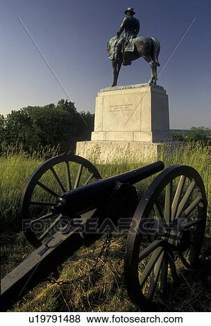 Stock Photo -  Gettysburg, civil war, battlefield, Gettysburg National Military Park, Pennsylvania, Monument at East Cemetery Hill in Gettysburg Nat'l Military Park in Gettysburg in the state of Pennsylvania.. Fotosearch