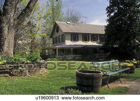 Stock Image -  Inn, Dahlonega, Georgia, The Smith House, Inn and Restaurant in Dahlonega in the state of Georgia. . Fotosearch