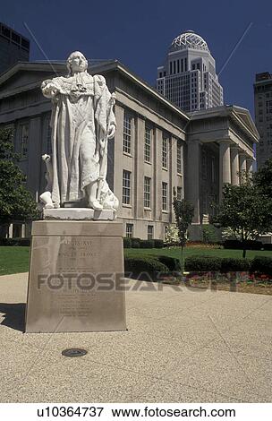 Louisville, Kentucky, Statue of Louis XVI outside the Jefferson County Courthouse in downtown ...
