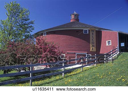 Round Barn Museum Vermont Shelburne Vt The Round Red Barn At