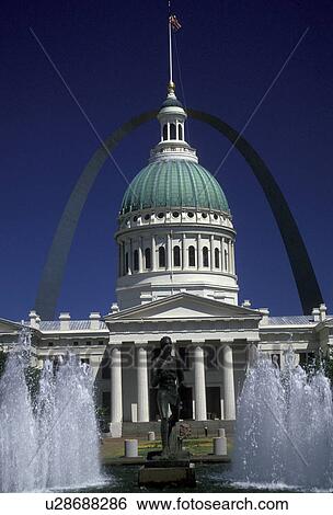 Stock Photograph -  St. Louis, arch, Missouri, Old Courthouse, The Gateway Arch, A fountain in front of the Old Courthouse with the Gateway Arch in the background. Jefferson National Expansion Memorial.. Fotosearch