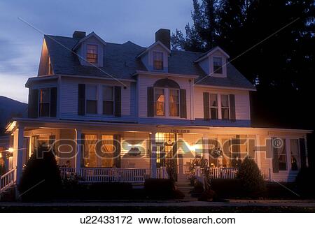 Stock Image -  Vermont, B&B, inn, The Inn at Manchester in historic Manchester Village is illuminated at [night, evening].. Fotosearch