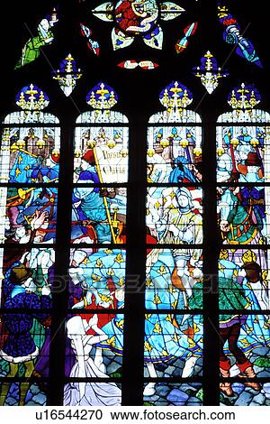 ステンドグラスの窓 教会 フランス Orleans Loire の 谷 Loire 城 地域 Loiret 中心 ヨーロッパ ステンドグラス 窓 中 Cathedrale Sainte Croix 言う 物語 の ジャンヌ ダルク Jeanne D Arc ストックイメージ U