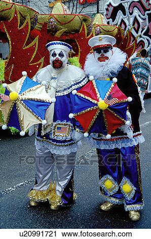 ピエロ 衣装 面白い フィラデルフィア パパ ペンシルバニア 男性 服を着せられる 中に A 衣装 支柱 中に Mummers 日 パレード 上に 元日 日 中に Philadelphia ストックイメージ U Fotosearch