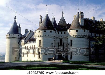 フランス 城 Loire の 谷 Chaumont Loire 城 地域 ヨーロッパ 城 De Chaumont A 15世紀 城 中に Loire の 谷 Region ストックイメージ U Fotosearch