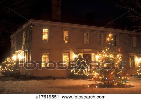 Stock Image -  B&B, Inn, Hotel, Resort, Christmas, decorations, holiday, outdoor, snow, winter, Manchester, Vermont, The 1811 House is decorated for the Christmas holiday season at night in Manchester Village in Bennington County in the state of Vermont. . Fotosearch
