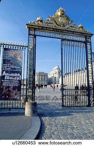 Stock Image -  Chateau de Versailles, Palace, Paris, France, Versailles, Europe, Yvelines, Entrance gate to the Chateau de Versailles.. Fotosearch