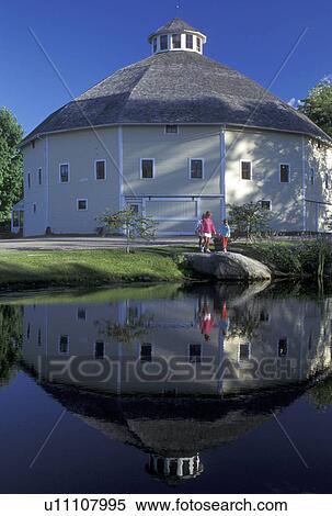 Country Inn B B Vermont Vt A Family Stands On A Rock Near The