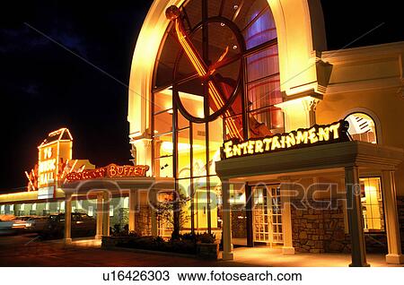 country music, violin, Branson, MO, Missouri, World's Largest Violin displayed at the Grand Country Square in Branson in the evening. View Large Photo Image Stock Image - country music, violin, Branson, MO, Missouri, World's Largest Violin displayed at the Grand Country Square in Branson in the evening.. Fotosearch