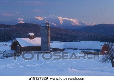 Farm Red Barn Mountain Winter Scene Mt Mansfield Scenic View