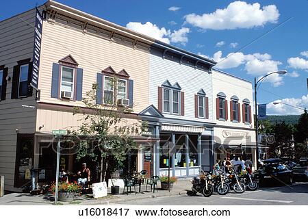 Hammondsport, Finger Lakes, NY, New York, Outdoor cafT and shops in