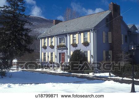 Stock Image -  inn, country inn, B&B, hotel, lodge, winter, Manchester, Vermont, The Reluctant Panther Inn & Restaurant (a Country Inn) on a beautiful sunny day in winter in Manchester Village in Bennington County in the state of Vermont. . Fotosearch