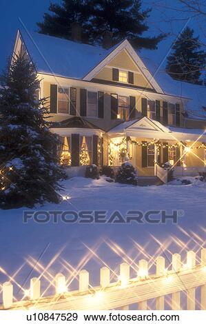 Inn, country inn, B&amp;B, Hotel, resort, decorations, evening, Christmas