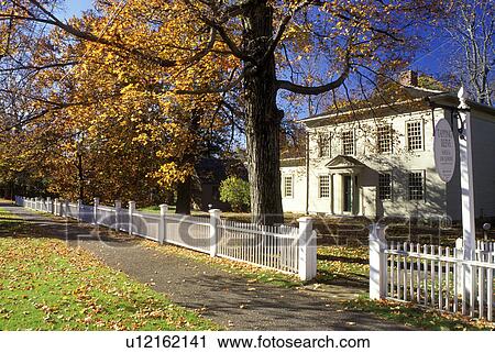 Stock Image -  law school, Litchfield, Connecticut, CT, Litchfield Hills, Housatonic Valley Region, Tapping Reeve House and Law School in Litchfield in the autumn.. Fotosearch