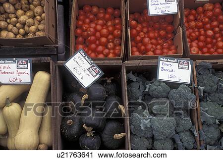 Stock Image -  produce, outdoor market, vegetable, Vermont, VT, Vegetables displayed in baskets at the Saturday Farmers Market in Montpelier. . Fotosearch