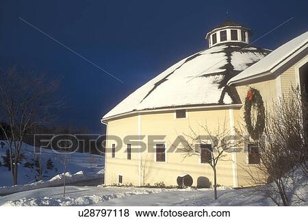 Round Barn Barn Inn B B Winter Holiday Decoration Snow Mad