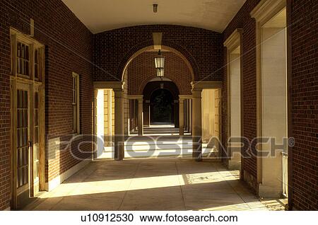 Stock Image -  Saratoga Springs, spa, bathhouse, New York, NY, Roosevelt Baths at Saratoga Spa State Park in Saratoga Springs in the autumn.. Fotosearch