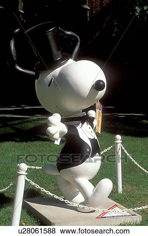 Snoopy, St. Paul, MN, Minnesota, Twin Cities, Top Hat and Tails Snoopy statue. View Large Photo Image Stock Photo - Snoopy, St. Paul, MN, Minnesota, Twin Cities, Top Hat and Tails Snoopy statue.. Fotosearch