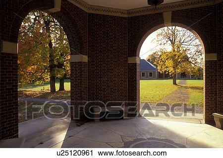 Stock Image -  spa, bathhouse, Saratoga Springs, New York, NY, Roosevelt Baths at Saratoga Spa State Park in Saratoga Springs in the autumn.. Fotosearch