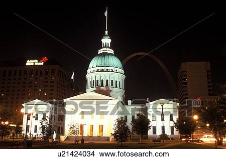 Picture -  St. Louis, MO, Missouri, View of the Old Courthouse and Gateway Arch from Kiener Plaza in downtown Saint Louis in the evening. Jefferson National Expansion Memorial.. Fotosearch