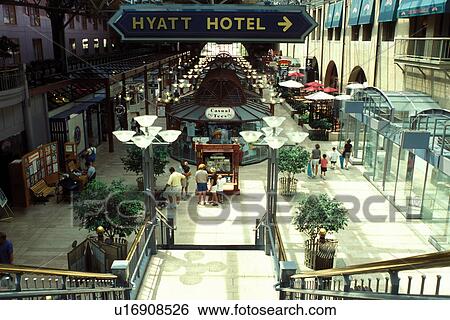 St. Louis, Union Station, mall, MO, Missouri, Interior view of the shopping mall in Union ...