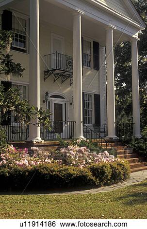 Beaufort, South Carolina, antebellum, mansion, SC, The John Joyner House in the Historic District in the town of Beaufort in the spring. View Large Photo Image Stock Photograph -  Beaufort, South Carolina, antebellum, mansion, SC, The John Joyner House in the Historic District in the town of Beaufort in the spring.. Fotosearch