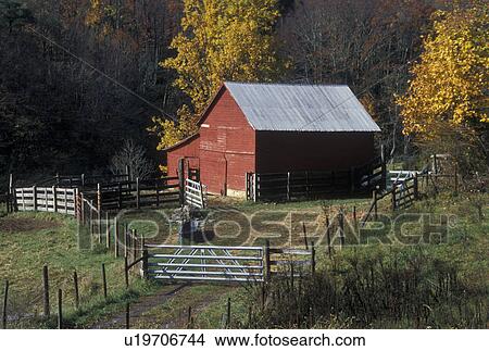 Blue Ridge Red Barn Farm Va Virginia A Red Barn On A Farm