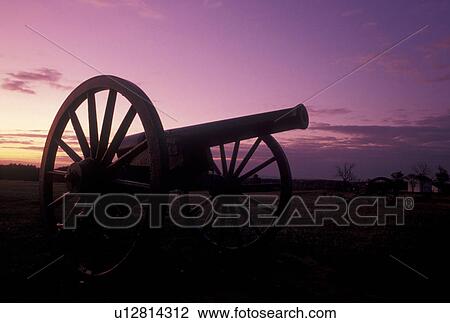 Stock Image -  cannon, Manassas National Battlefield Park, VA, sunset, Manassas, Virginia, Cannon on Henry House Hill at sunset in Manassas Nat'l Battlefield Park.. Fotosearch