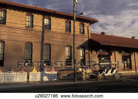 Stock Photograph -  carriage ride, Natchez, MS, Mississippi, Horse-drawn carriage waits outside the Natchez Carriage Company on Canal Street in the town of Natchez.. Fotosearch
