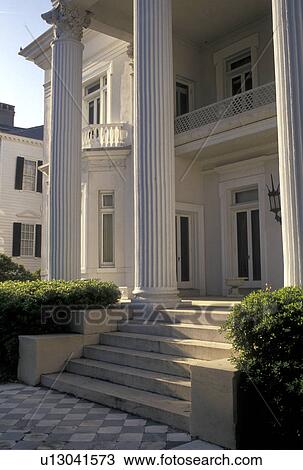 Charleston, South Carolina, SC, Historic house along South Battery Street in downtown Charleston in the spring. View Large Photo Image Stock Image - Charleston, South Carolina, SC, Historic house along South Battery Street in downtown Charleston in the spring.. Fotosearch