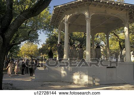gazebo, Charleston, South Carolina, SC, Wedding taking place inside the gazebo The Battery also known as White Point Gardens on the waterfront in Charleston. View Large Photo Image Picture - gazebo, Charleston, South Carolina, SC, Wedding taking place inside the gazebo The Battery also known as White Point Gardens on the waterfront in Charleston.. Fotosearch