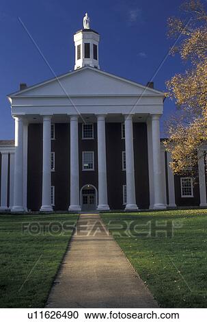 Stock Image -  Lexington, Washington and Lee University, VA, university, college, Virginia, Washington and Lee University is housed in a building with white colonnades in Lexington.. Fotosearch