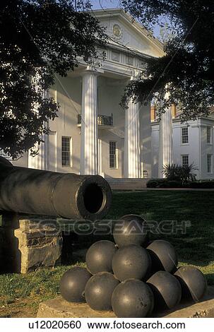 Stock Image -  Little Rock, AR, Arkansas, Old State House Museum in the capital city of Little Rock.. Fotosearch